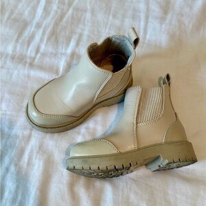 H&M Beige Ankle Boots | 6T